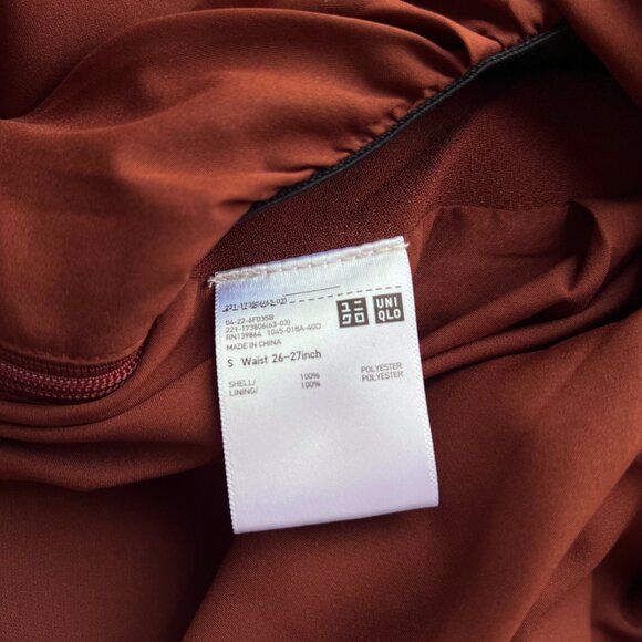 Uniqlo A-Line Skirt in Deep Red - Picture 5 of 7